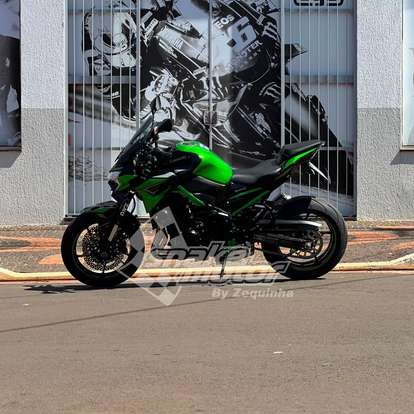 KAWASAKI-Z900-2022