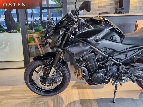 KAWASAKI-Z900-2026