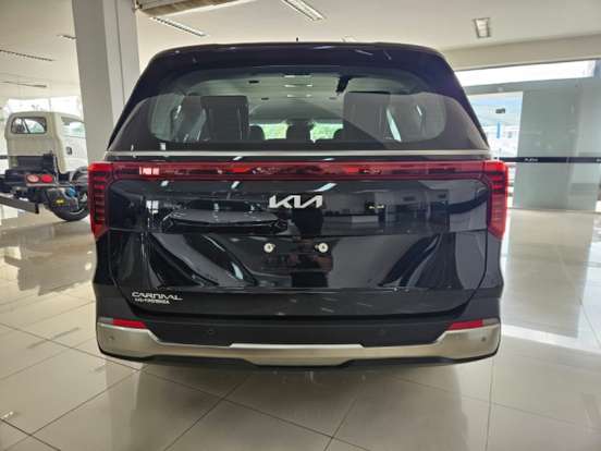 KIA-CARNIVAL-2024