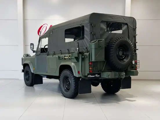 LAND ROVER-DEFENDER-2.5 COUNTY SW 110 4X4 TURBO DIESEL 4P MANUAL LAND ROVER-DEFENDER-2004