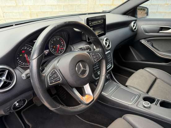MERCEDES-BENZ-A 200-2017