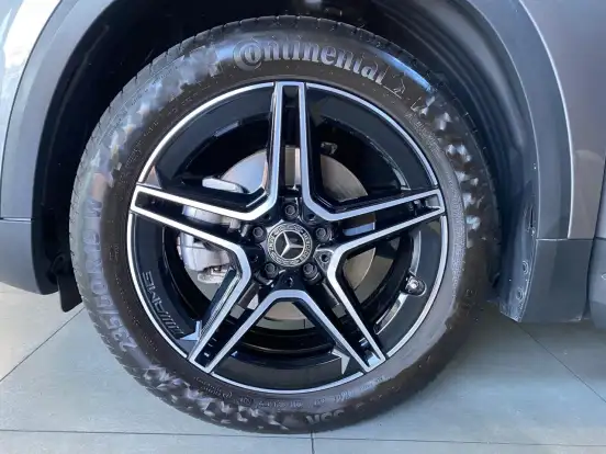 MERCEDES-BENZ-GLA 200-2024
