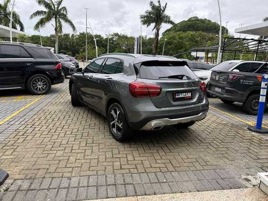 MERCEDES-BENZ-GLA 200-2019