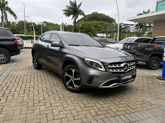MERCEDES-BENZ-GLA 200-2019