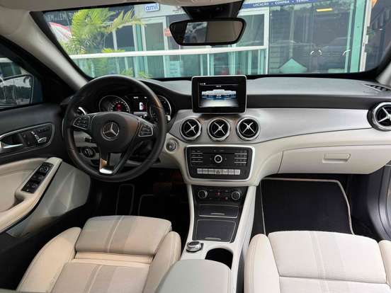 MERCEDES-BENZ-GLA 200-2019