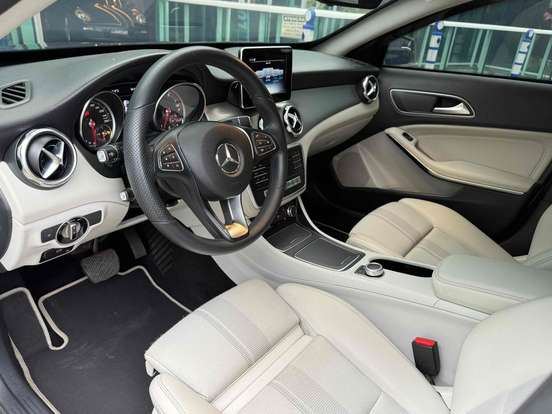 MERCEDES-BENZ-GLA 200-2019