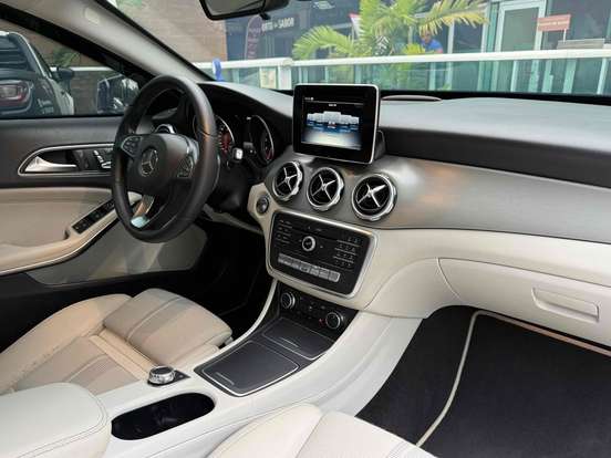 MERCEDES-BENZ-GLA 200-2019