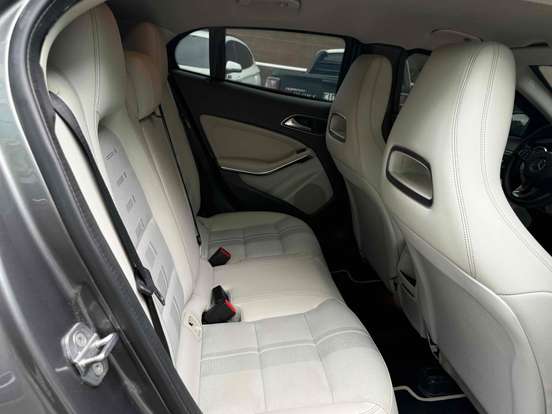 MERCEDES-BENZ-GLA 200-2019