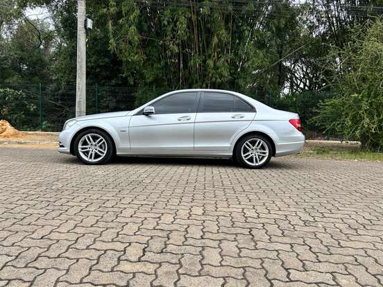 MERCEDES-BENZ-C 180-1.8 CGI CLASSIC 16V GASOLINA 4P AUTOMÁTICO MERCEDES-BENZ-C 180-2012