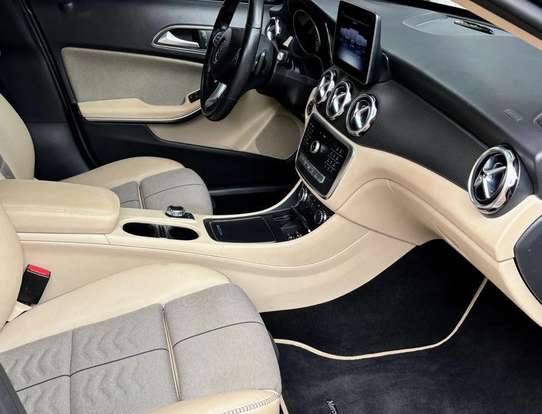 MERCEDES-BENZ-GLA 200-1.6 CGI FLEX STYLE 7G-DCT MERCEDES-BENZ-GLA 200-2019