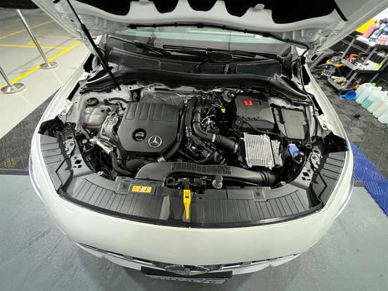 MERCEDES-BENZ-GLA 200-2024