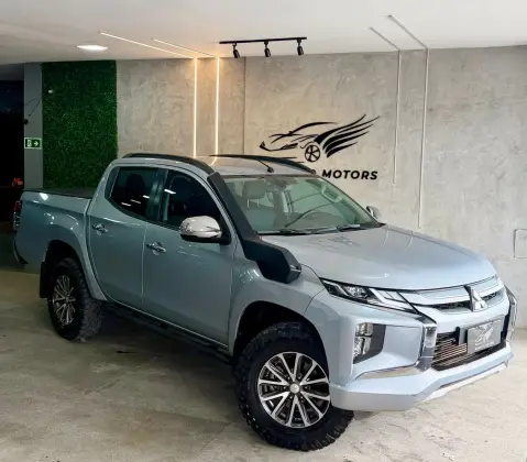 MITSUBISHI L200 TRITON 2.4 16V TURBO DIESEL SPORT HPE CD 4P 4X4 AUTOMÁTICO MITSUBISHI L200 TRITON 2.4 16V TURBO DIESEL SPORT HPE CD 4P 4X4 AUTOMÁTICO