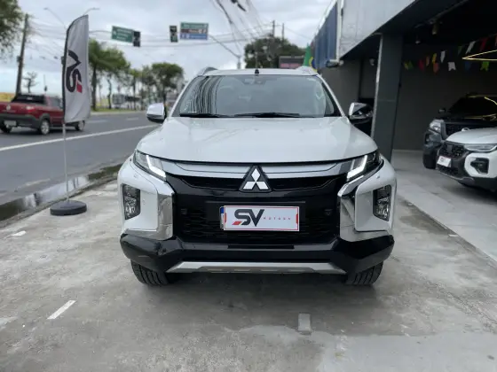 MITSUBISHI L200 TRITON 2.4 16V TURBO DIESEL SPORT HPE-S CD 4P 4X4 AUTOMÁTICO MITSUBISHI L200 TRITON 2.4 16V TURBO DIESEL SPORT HPE-S CD 4P 4X4 AUTOMÁTICO