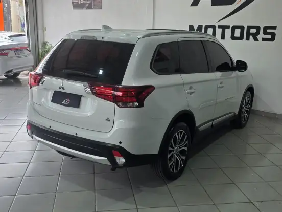 MITSUBISHI-OUTLANDER-2.0 COMFORT 16V GASOLINA 4P AUTOMÁTICO MITSUBISHI-OUTLANDER-2017