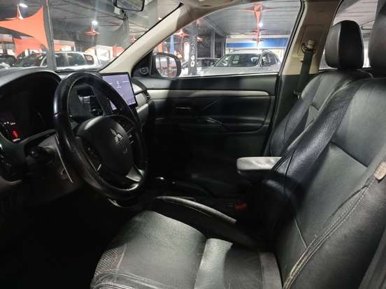 MITSUBISHI-OUTLANDER-2013
