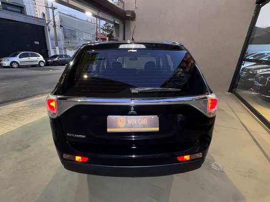 MITSUBISHI-OUTLANDER-2.0 16V GASOLINA 4P AUTOMÁTICO MITSUBISHI-OUTLANDER-2014