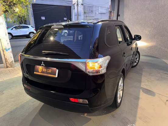 MITSUBISHI-OUTLANDER-2.0 16V GASOLINA 4P AUTOMÁTICO MITSUBISHI-OUTLANDER-2014
