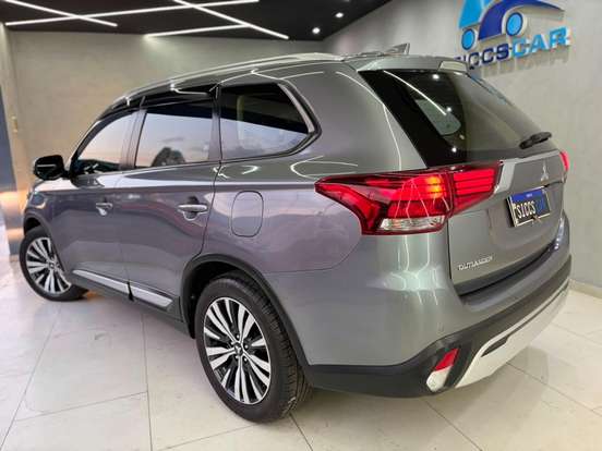 MITSUBISHI-OUTLANDER-2018