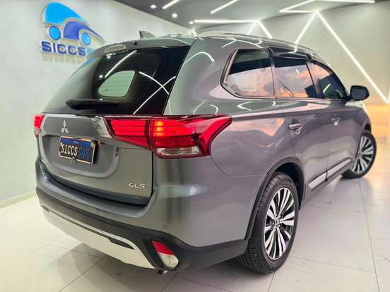 MITSUBISHI-OUTLANDER-2.0 MIVEC GASOLINA GLS AUTOMÁTICO MITSUBISHI-OUTLANDER-2018