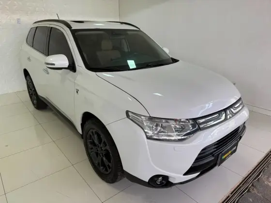 MITSUBISHI OUTLANDER 3.0 GT 4X4 V6 24V GASOLINA 4P AUTOMÁTICO