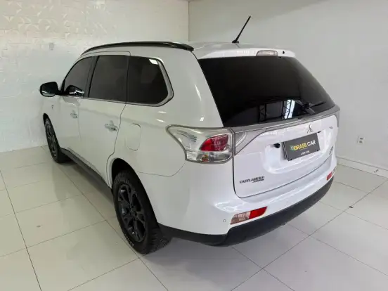 MITSUBISHI-OUTLANDER-3.0 GT 4X4 V6 24V GASOLINA 4P AUTOMÁTICO MITSUBISHI-OUTLANDER-2013