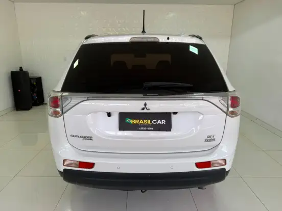 MITSUBISHI-OUTLANDER-2013