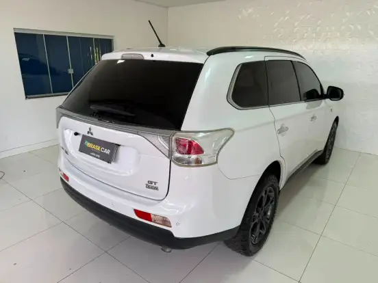 MITSUBISHI-OUTLANDER-2013