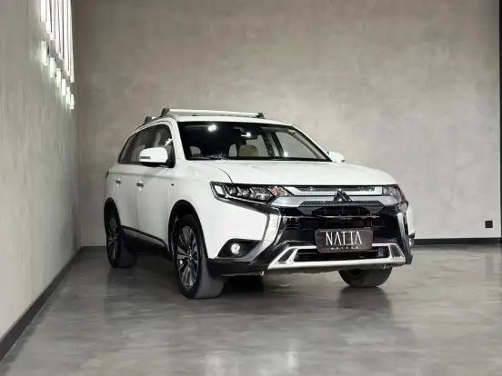 MITSUBISHI-OUTLANDER-2021