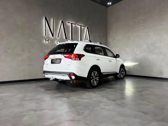MITSUBISHI-OUTLANDER-2021