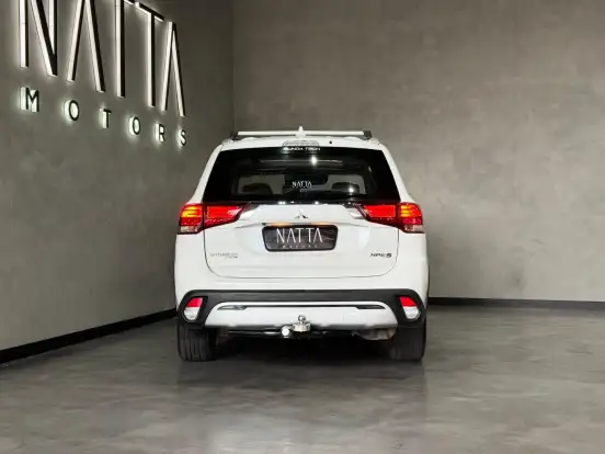 MITSUBISHI-OUTLANDER-2021