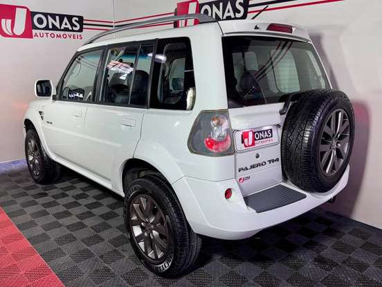 MITSUBISHI-PAJERO TR4-2.0 4X4 16V 140CV FLEX 4P AUTOMÁTICO MITSUBISHI-PAJERO TR4-2012