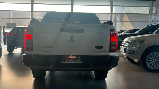 MITSUBISHI-TRITON-2025