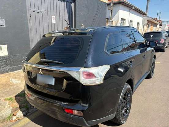 MITSUBISHI-OUTLANDER-2.0 16V GASOLINA 4P AUTOMÁTICO MITSUBISHI-OUTLANDER-2014