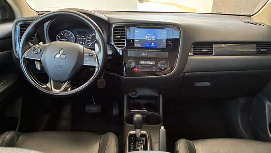 MITSUBISHI-OUTLANDER-2015