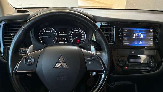 MITSUBISHI-OUTLANDER-2015
