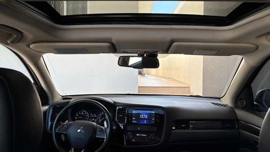 MITSUBISHI-OUTLANDER-2015