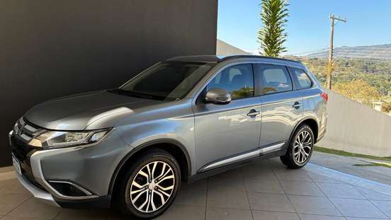 MITSUBISHI-OUTLANDER-2015