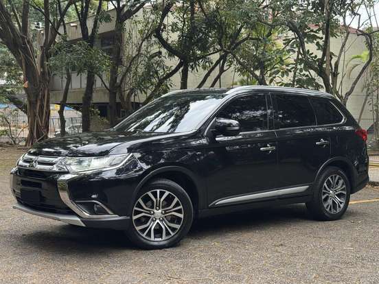 MITSUBISHI-OUTLANDER-3.0 GT 4X4 V6 24V GASOLINA 4P AUTOMÁTICO MITSUBISHI-OUTLANDER-2017