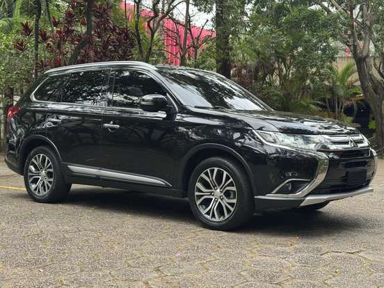 MITSUBISHI-OUTLANDER-3.0 GT 4X4 V6 24V GASOLINA 4P AUTOMÁTICO MITSUBISHI-OUTLANDER-2017