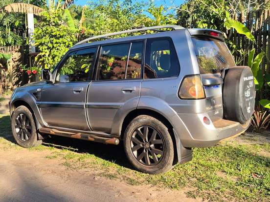 MITSUBISHI-PAJERO TR4-2.0 4X4 16V 140CV FLEX 4P AUTOMÁTICO MITSUBISHI-PAJERO TR4-2011