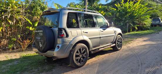 MITSUBISHI-PAJERO TR4-2011
