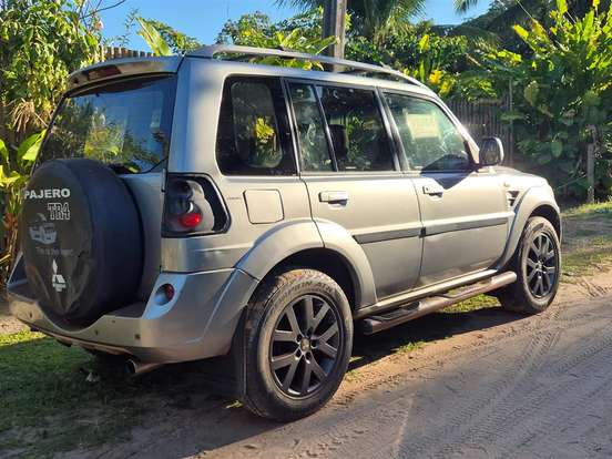 MITSUBISHI-PAJERO TR4-2.0 4X4 16V 140CV FLEX 4P AUTOMÁTICO MITSUBISHI-PAJERO TR4-2011