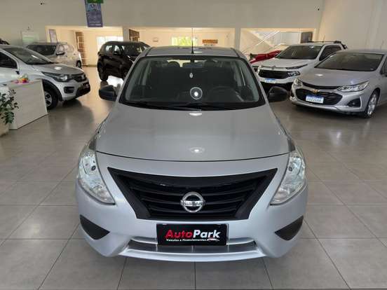 NISSAN-VERSA-2020