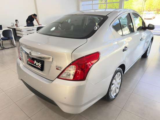 NISSAN-VERSA-2020