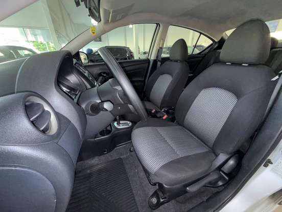 NISSAN-VERSA-2020