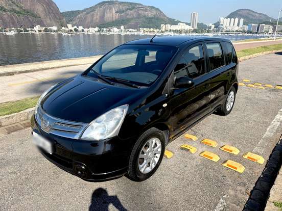 NISSAN-LIVINA-2012
