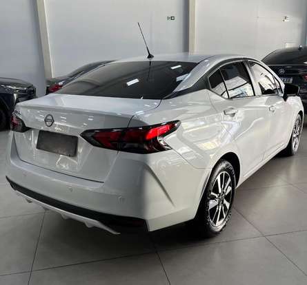NISSAN-VERSA-2023