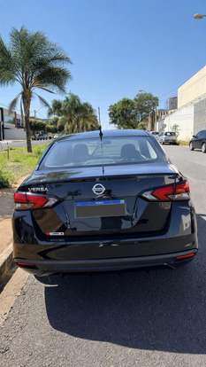 NISSAN-VERSA-2021