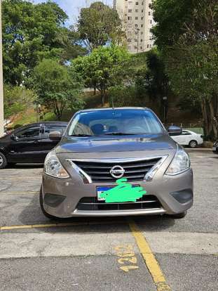 NISSAN-VERSA-2021