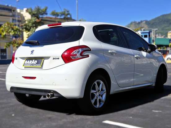 PEUGEOT-208-2016